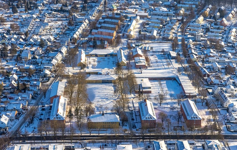 Aerial image Soest - Wintry snowy campus building of the University of Applied Sciences Suedwestfalen in Soest in the state North Rhine-Westphalia, Germany