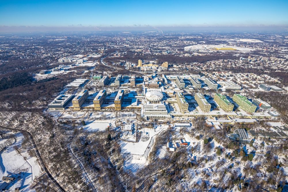 Aerial photograph Bochum - Wintry snowy campus building of the Ruhr-university in Bochum in the state North Rhine-Westphalia