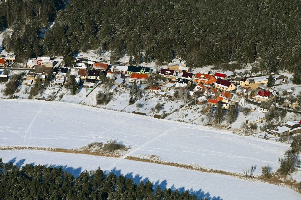 Aerial photograph Groß Dölln - Wintry snowy village - view on the edge of forested areas in Gross Doelln in the state Brandenburg, Germany