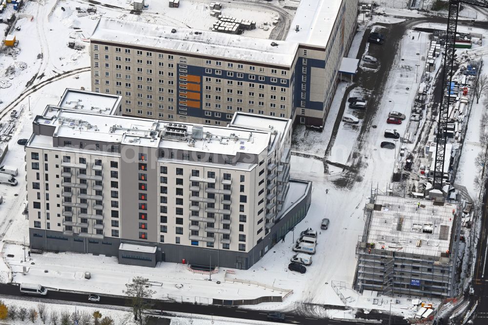 Aerial image Berlin - Wintry snowy construction site for the new residential and commercial Corner house - building on Marzahner Chaussee Ecke Allee of Kosmonauten in the district Marzahn in Berlin, Germany