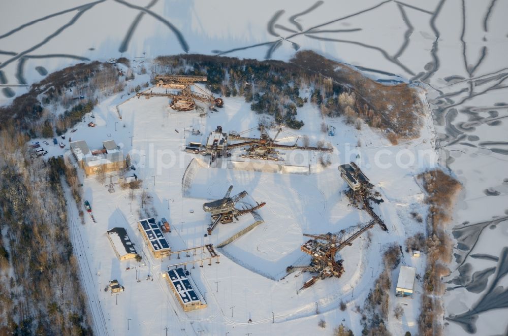 Aerial photograph Gräfenhainichen - Wintry snowy view of Ferropolis, called City of Metal, in Graefenhainichen in Saxony-Anhalt