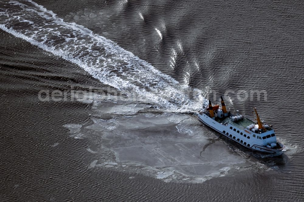 Aerial photograph Juist - Winter aerial view Journey of a ferry ship Frisia X between floating ice floes in front of the North Sea island of Juist in the state of Lower Saxony, Germany