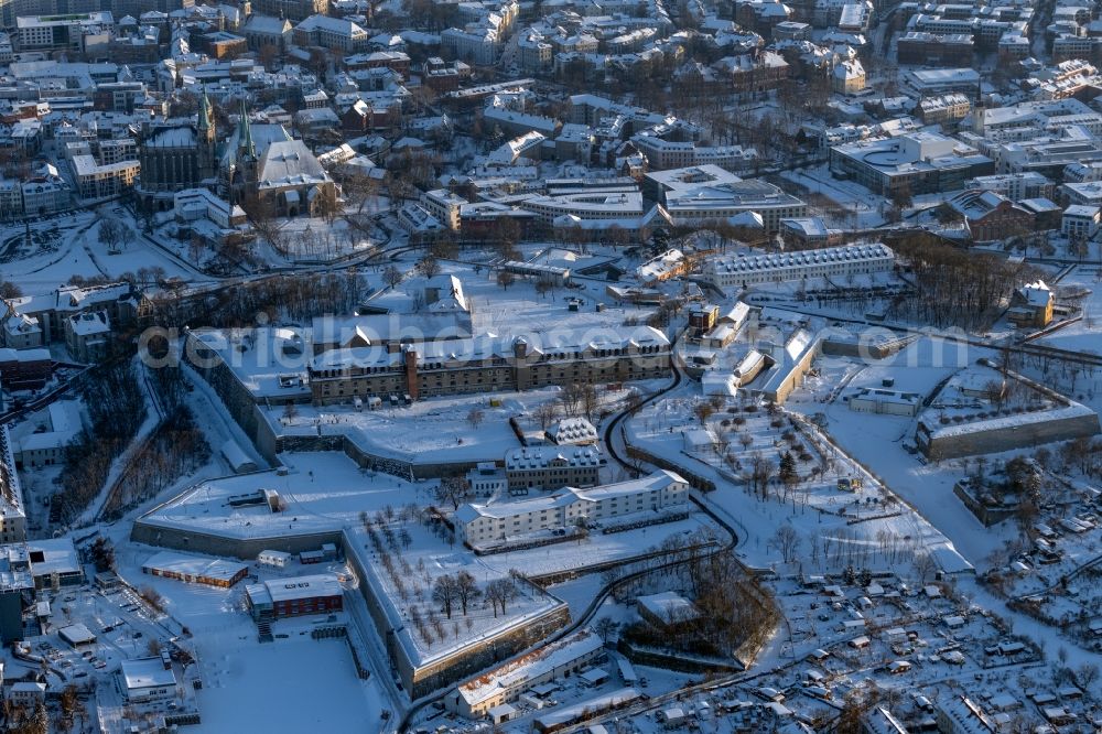 Erfurt from the bird's eye view: Wintry snowy facade of the monument Defensionskaserne on Peterskirche on Zitadelle Petersberg in the district Altstadt in Erfurt in the state Thuringia, Germany
