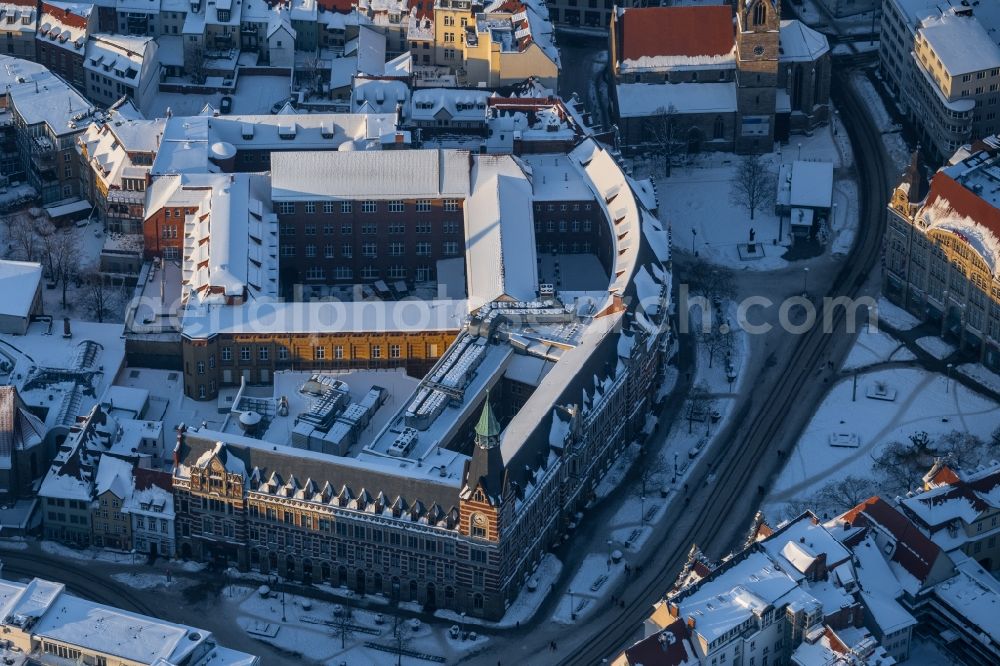 Aerial image Erfurt - Wintry snowy street guide of famous promenade and shopping street Anger in the district Zentrum in Erfurt in the state Thuringia, Germany