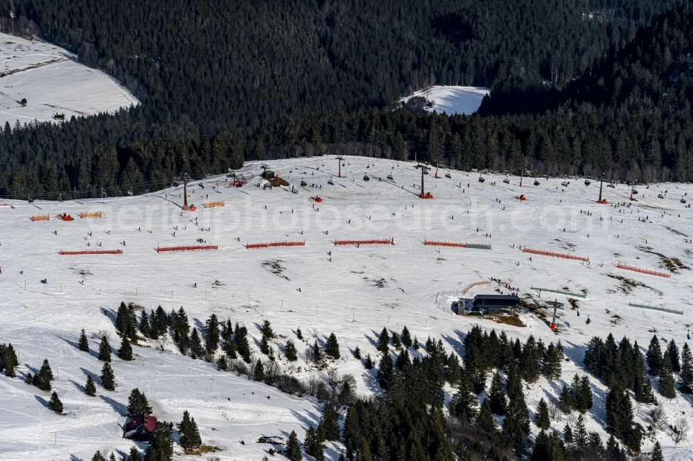 Feldberg (Schwarzwald) from the bird's eye view: Wintry snowy training and competitive sports center of the ski jump Ferien Ski Gebiet in Feldberg (Schwarzwald) in the state Baden-Wurttemberg, Germany