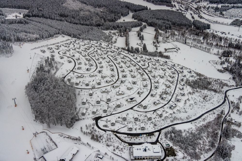 Winterberg from the bird's eye view: Wintry snowy holiday house plant of the park Landal Winterberg In of Buere in Winterberg on Sauerland in the state North Rhine-Westphalia, Germany