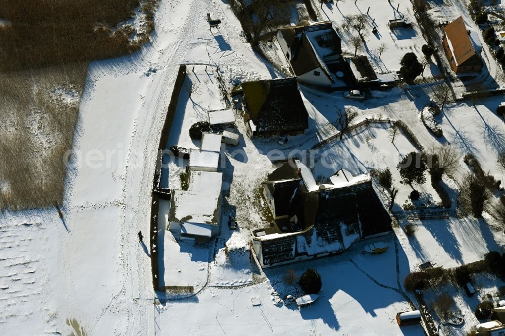 Aerial photograph Ahrenshoop - Wintry snowy holiday house plant of the park on Fulge in the district Althagen in Ahrenshoop in the state Mecklenburg - Western Pomerania, Germany