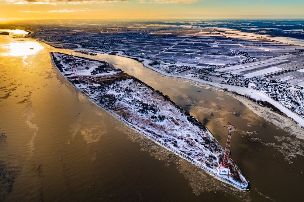Aerial photograph Steinkirchen - Wintry snowy mainland and island of the course of the river Elbe Gruenendeich, Luehe and Luehesand in the state Lower Saxony, Germany