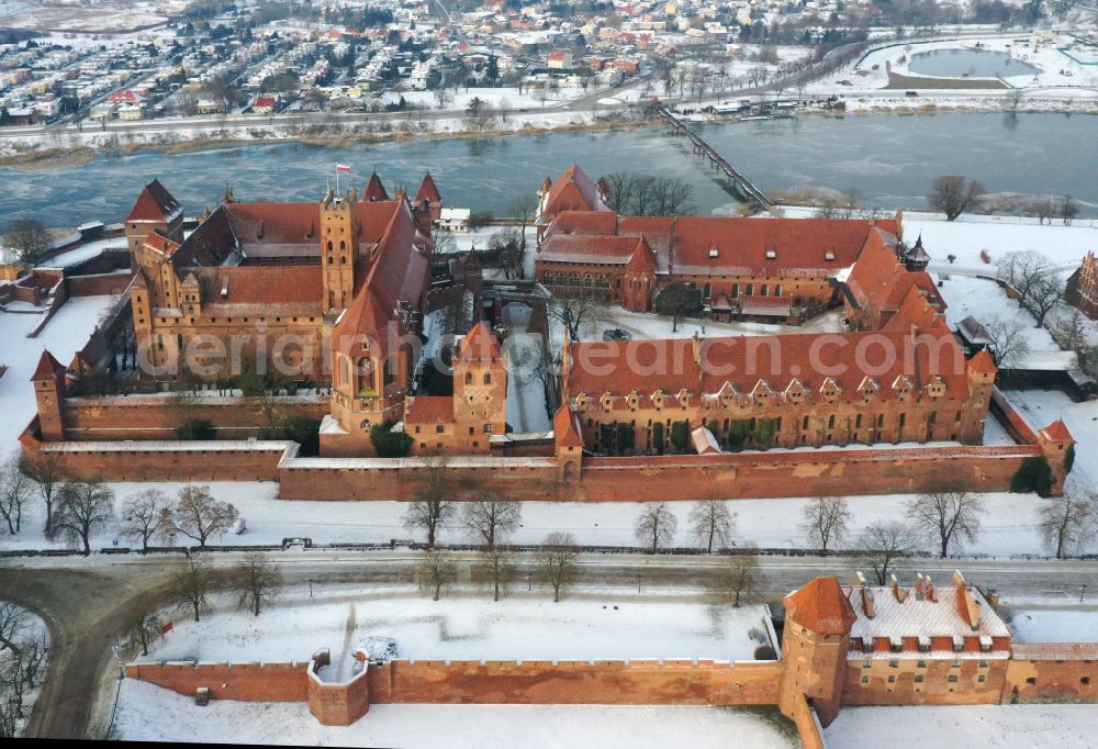 Malbork Marienburg from above - Wintry snowy fortress of Ordensburg Marienburg in Malbork Marienburg in Pomorskie, Poland in winter