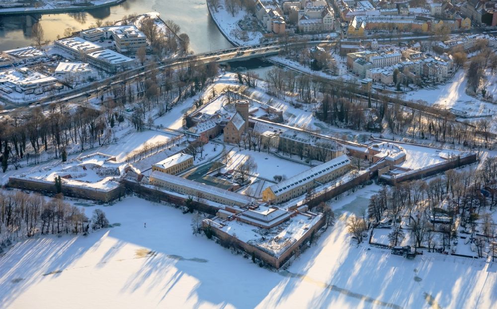 Berlin from the bird's eye view: Wintry snowy fortress complex Zitadelle Spandau with a star-shaped park on the Juliusturm in the district Haselhorst in Berlin, Germany