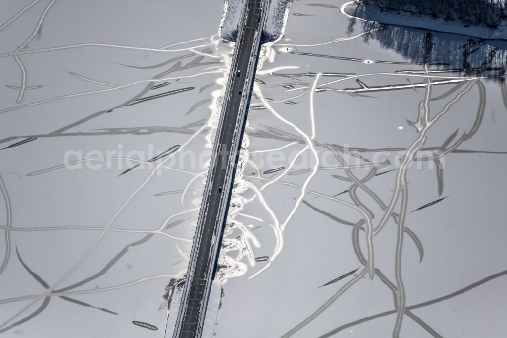 Aerial image Möhnesee - Wintry snowy river - bridge construction der Delecker Bruecke along the Arnsberger Strasse in Moehnesee in the state North Rhine-Westphalia, Germany