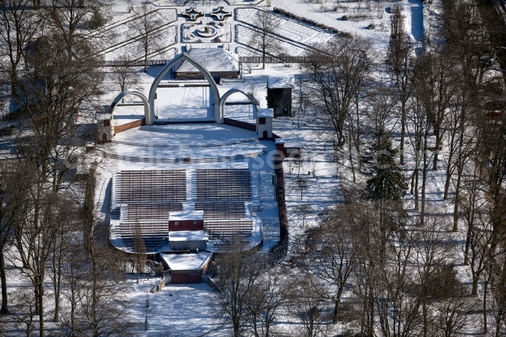 Marburg from above - Wintry snowy construction of the building of the open-air theater Schlossparkbuehne Marburg in Marburg in the state Hesse, Germany