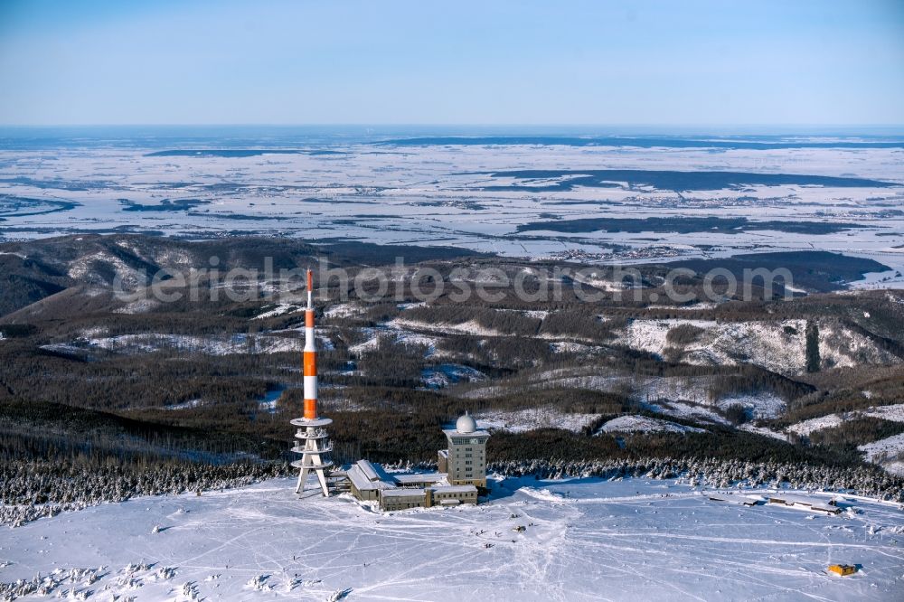 Aerial photograph Schierke - Wintry snowy radio tower and transmitter on the crest of the mountain range Brocken in Harz in Schierke in the state Saxony-Anhalt, Germany