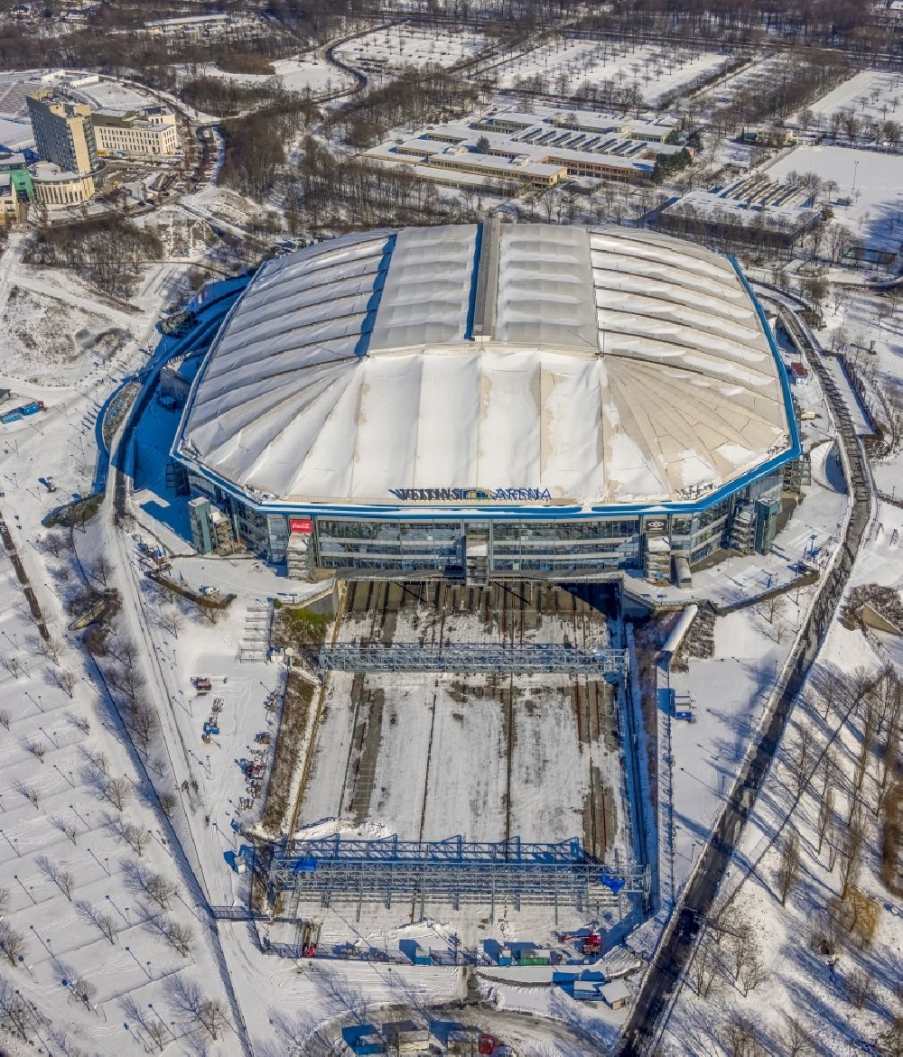 Aerial photograph Gelsenkirchen - Wintry snowy football stadium Veltins Arena Auf Schalke of the football club Schalke 04 in Gelsenkirchen at Ruhrgebiet in the state of North Rhine-Westphalia