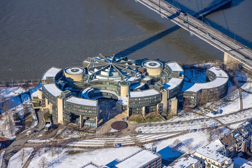 Düsseldorf from above - Wintry snowy building of parliament from Dusseldorf to the seat of the state government and the country's parliament on the banks of the river Rhine in Dusseldorf in North Rhine-Westphalia NRW