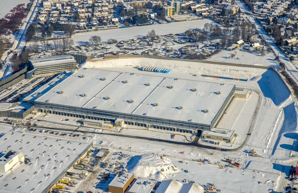 Aerial photograph Witten - Wintry snowy building complex and grounds of the logistics center with a new Amazon building on Menglinghauser Strasse - Siemensstrasse in the district Ruedinghausen in Witten at Ruhrgebiet in the state North Rhine-Westphalia, Germany