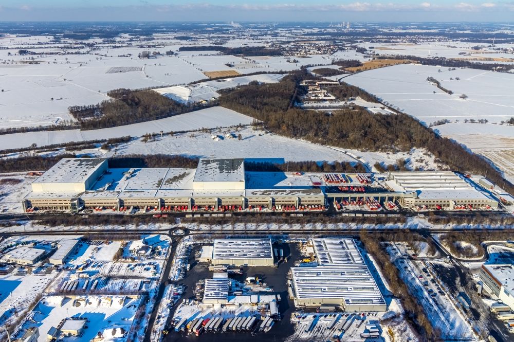 Werl from the bird's eye view: Wintry snowy building complex and grounds of the logistics center A T U on Hansering in the district Soennern in Werl at Ruhrgebiet in the state North Rhine-Westphalia, Germany