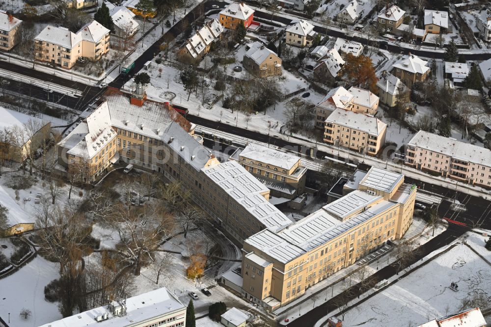 Aerial image Berlin - Wintry snowy building complex of the university HTW Hochschule fuer Technik and Wirtschaft on street Treskowallee in the district Karlshorst in Berlin, Germany