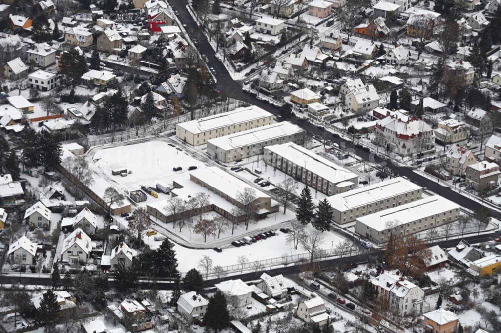 Aerial photograph Berlin - Wintry snowy building complex of the police - Police Directorate 3 - Section 33 on the Heinrich-Grueber-Strasse in the district Hellersdorf in Berlin, Germany