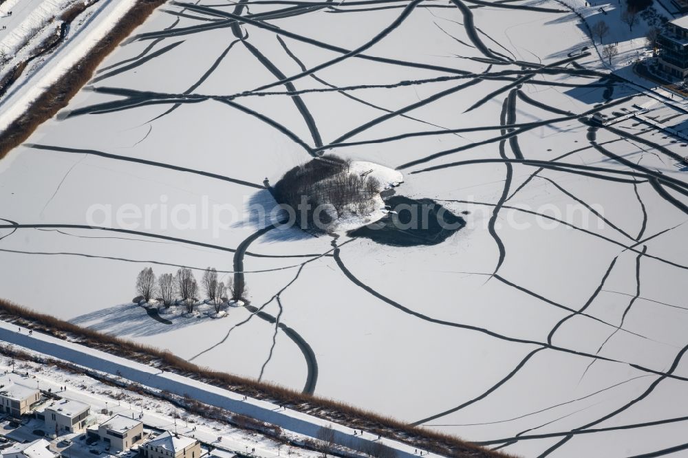 Dortmund from the bird's eye view: Wintry snowy traces on the frozen and ice-covered water surface PhoenixSee in the district Hoerde in Dortmund at Ruhrgebiet in the state North Rhine-Westphalia, Germany