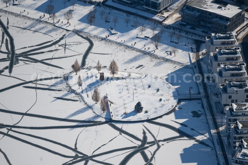 Aerial image Dortmund - Wintry snowy traces on the frozen and ice-covered water surface PhoenixSee in the district Hoerde in Dortmund at Ruhrgebiet in the state North Rhine-Westphalia, Germany