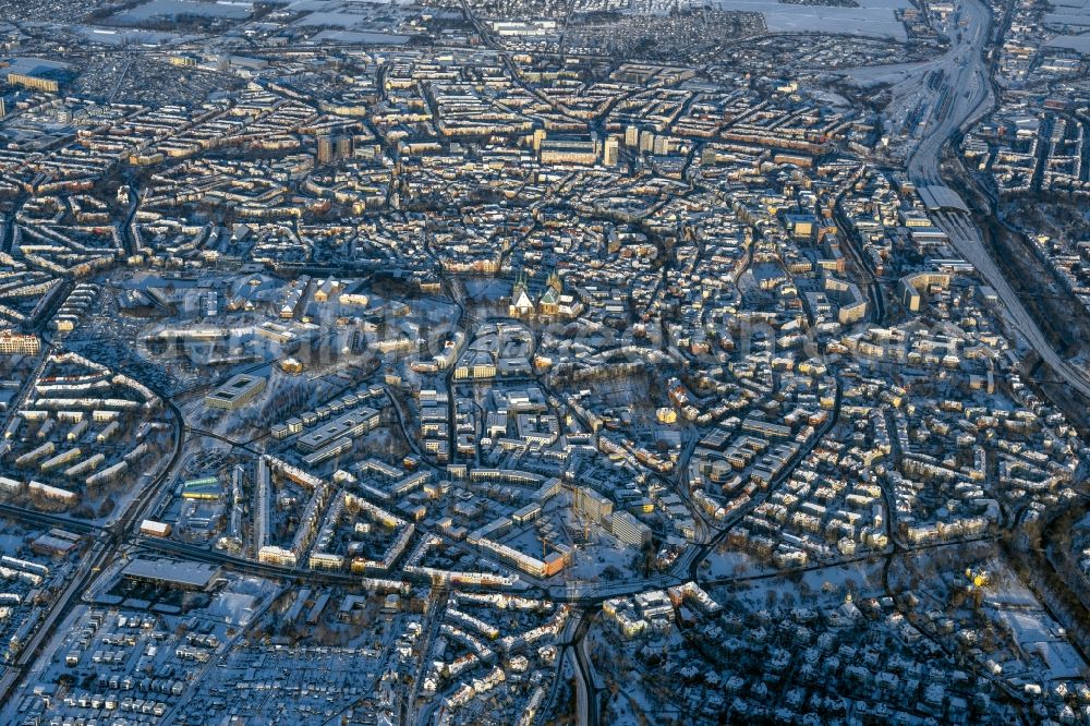 Aerial image Erfurt - Wintry snowy city area with outside districts and inner city area in Erfurt in the state Thuringia, Germany