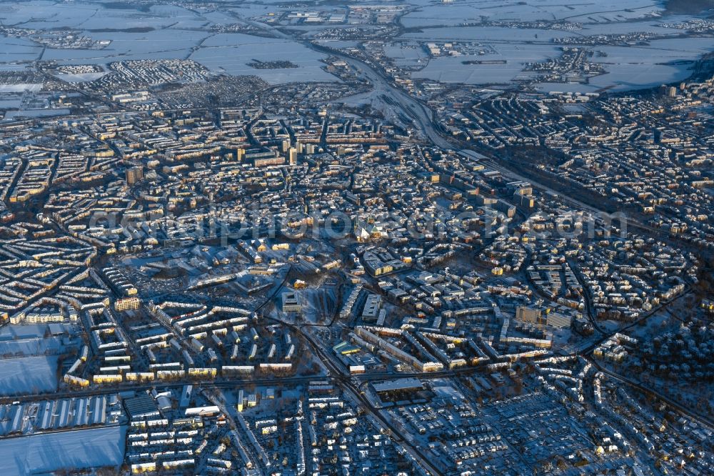 Aerial photograph Erfurt - Wintry snowy city area with outside districts and inner city area in Erfurt in the state Thuringia, Germany