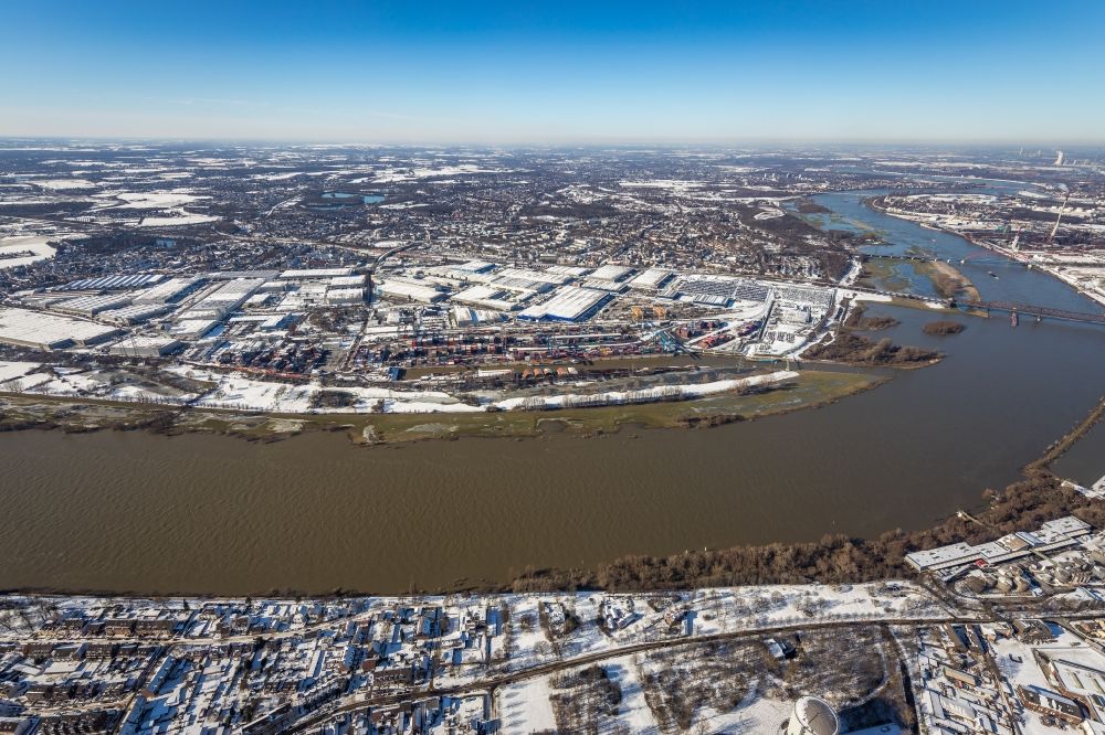 Aerial photograph Rheinhausen - Wintry snowy industrial estate and company settlement on Flussverlauf of Rhein in Rheinhausen at Ruhrgebiet in the state North Rhine-Westphalia, Germany