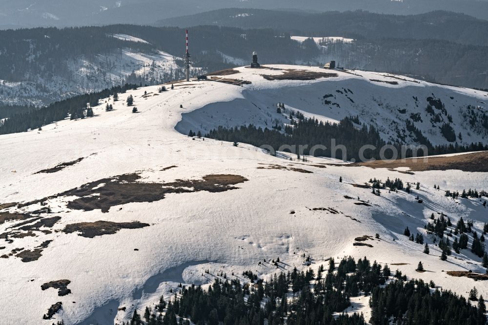 Aerial photograph Feldberg (Schwarzwald) - Wintry snowy mountainous landscape of the summit of Feldberg mountain with the ski sports area and parcour at the World Cup of Ski Cross in Feldberg (Schwarzwald) in the state Baden-Wurttemberg, Germany