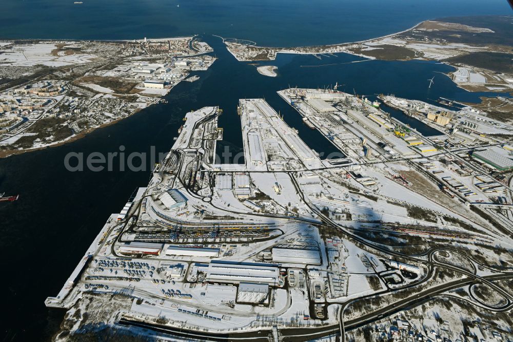 Aerial photograph Rostock - Wintry snowy port facilities on the shores of the harbor of of Seehafen of ROSTOCK PORT GmbH in the district Peez in Rostock at the baltic sea coast in the state Mecklenburg - Western Pomerania, Germany