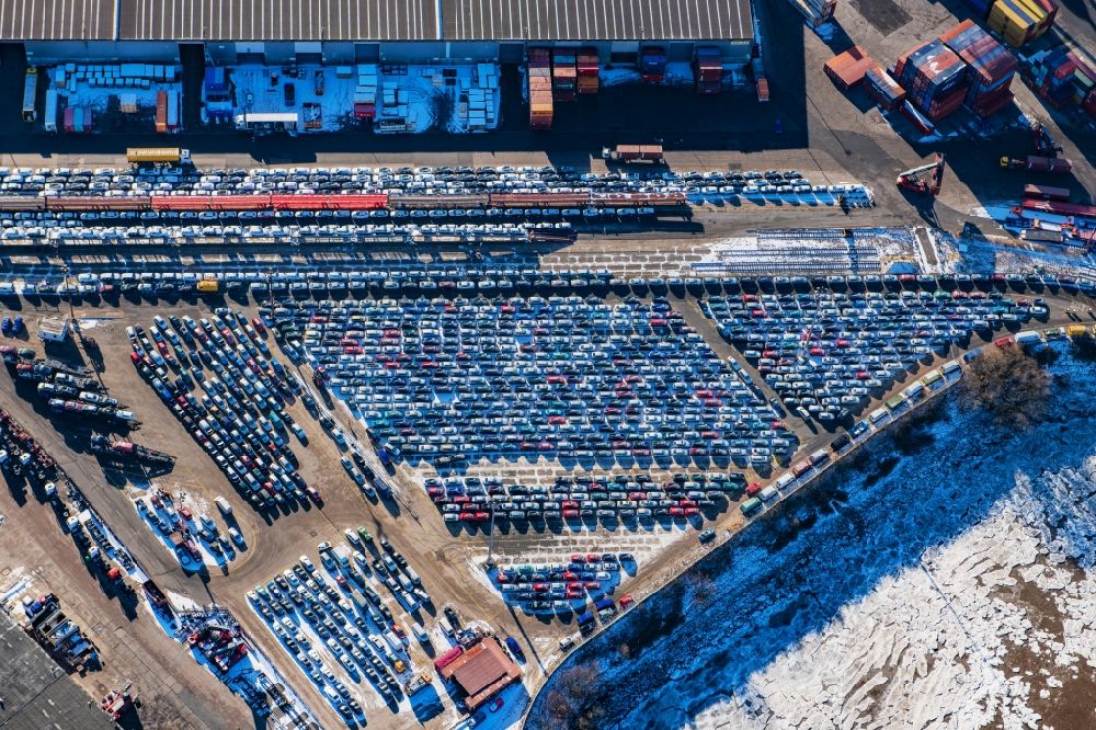 Aerial photograph Hamburg - Wintry snowy port facilities on the shores of the harbor of for special vehicle and commercial vehicle loading in export in the district Kleiner Grasbrook in Hamburg, Germany