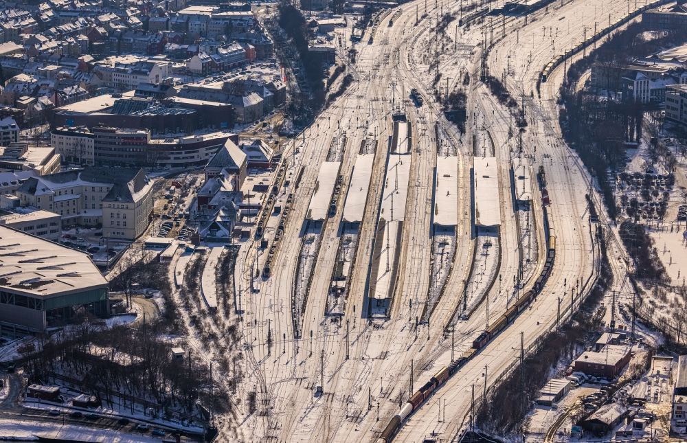 Hamm from above - Wintry snowy track progress and building of the main station of the railway in Hamm at Ruhrgebiet in the state North Rhine-Westphalia, Germany