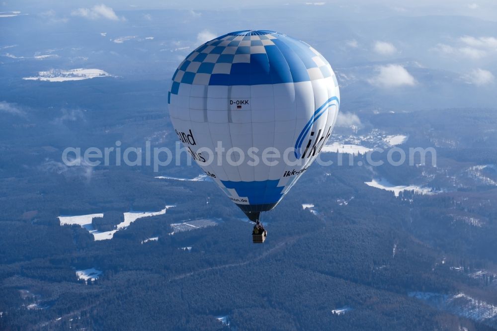 Aerial photograph Elbingerode (Harz) - Wintry snowy Hot air balloon D-OIKK flying over the airspace in Elbingerode (Harz) in the state Saxony-Anhalt, Germany