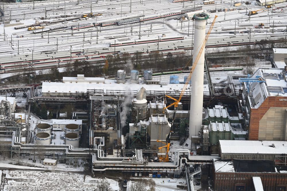 Aerial photograph Berlin - Wintry snowy combined heat and power station plant Klingenberg on Koepenicker Chaussee in Berlin-Rummelsburg