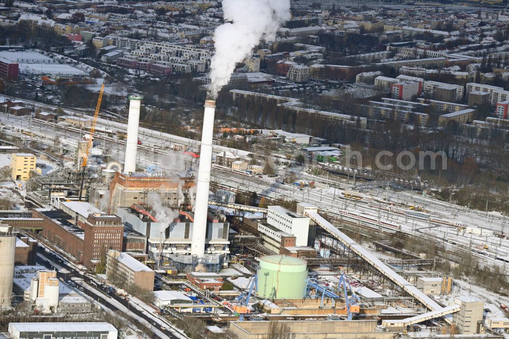 Berlin from the bird's eye view: Wintry snowy combined heat and power station plant Klingenberg on Koepenicker Chaussee in Berlin-Rummelsburg