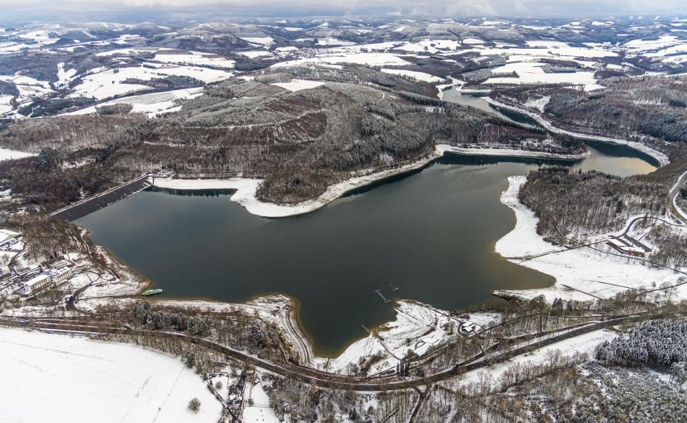 Meschede from the bird's eye view: Wintry snowy reservoir of the Hennesee in Meschede in the state North Rhine-Westphalia, Germany