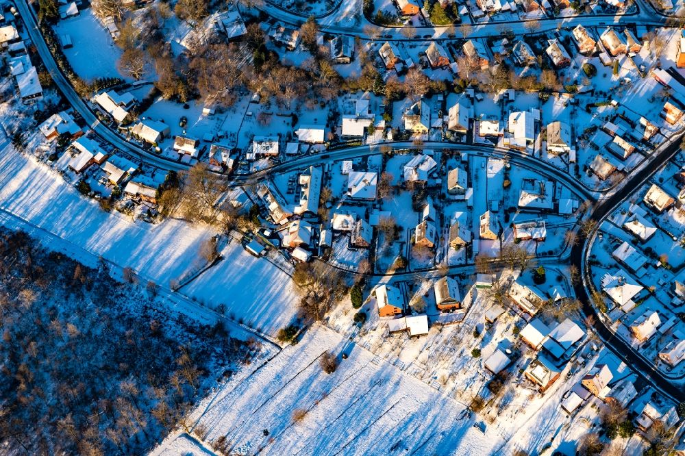 Aerial photograph Stade - Wintry snowy cityscape of the district stadtdubben in Stade in the state Lower Saxony, Germany