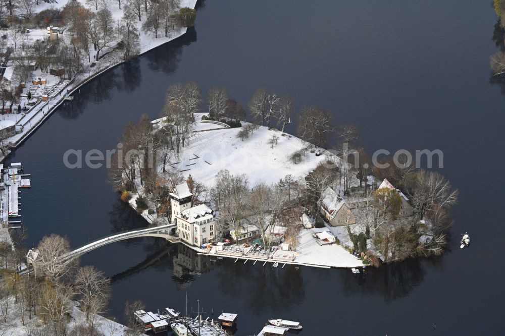 Aerial photograph Berlin - Wintry snowy island on the banks of the river course of Spree River in the district Treptow in Berlin, Germany