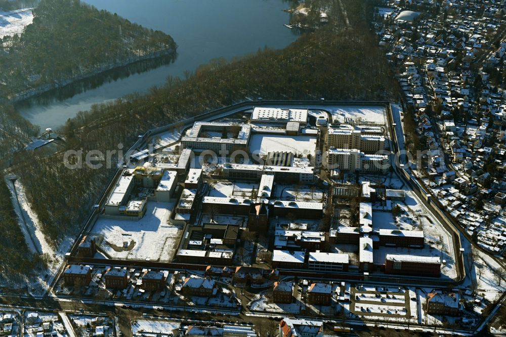 Berlin from the bird's eye view: Wintry snowy prison grounds and high security fence Prison Tegel on Seidelstrasse in the district Reinickendorf in Berlin, Germany