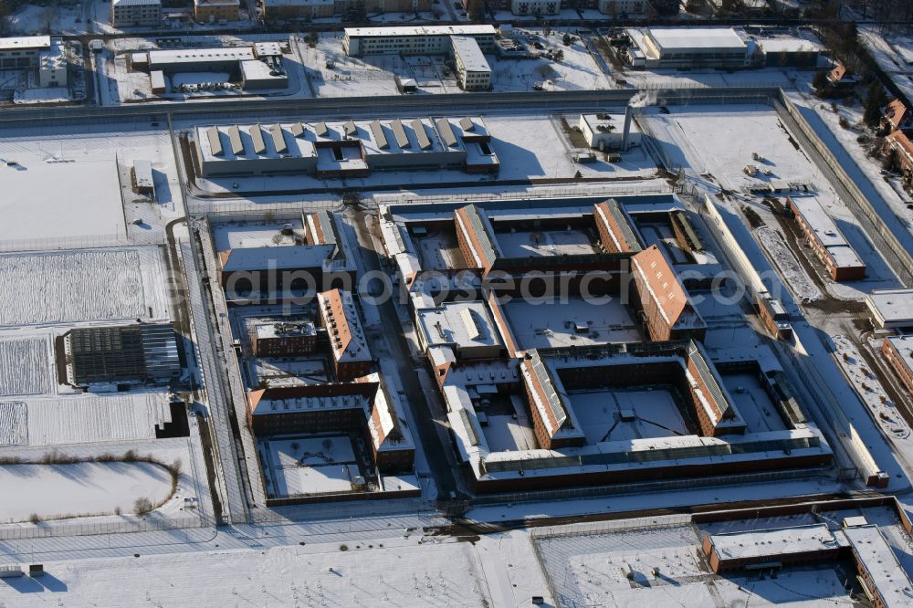 Aerial image Brandenburg an der Havel - Wintry snowy JVA correctional facility on Anton-Saefkow-Allee - Max-Josef-Metzger-Strasse in Brandenburg an der Havel in the state of Brandenburg