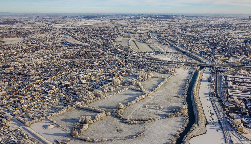 Aerial image Hamm - Winter snow-covered course of the canal and bank areas of the inland waterway Datteln-Hamm-Kanal and the river Lippe in Hamm in the state North Rhine-Westphalia, Germany