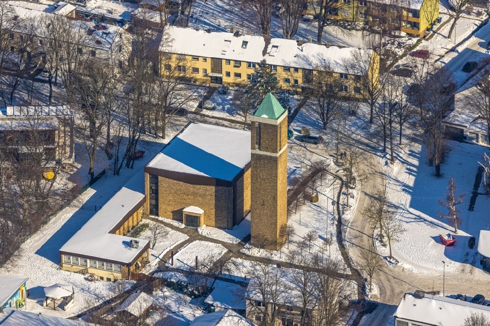 Aerial image Unna - Wintry snowy church building of the Paul-Gerhardt-Kirche on Fliederstrasse in Unna at Ruhrgebiet in the state North Rhine-Westphalia, Germany