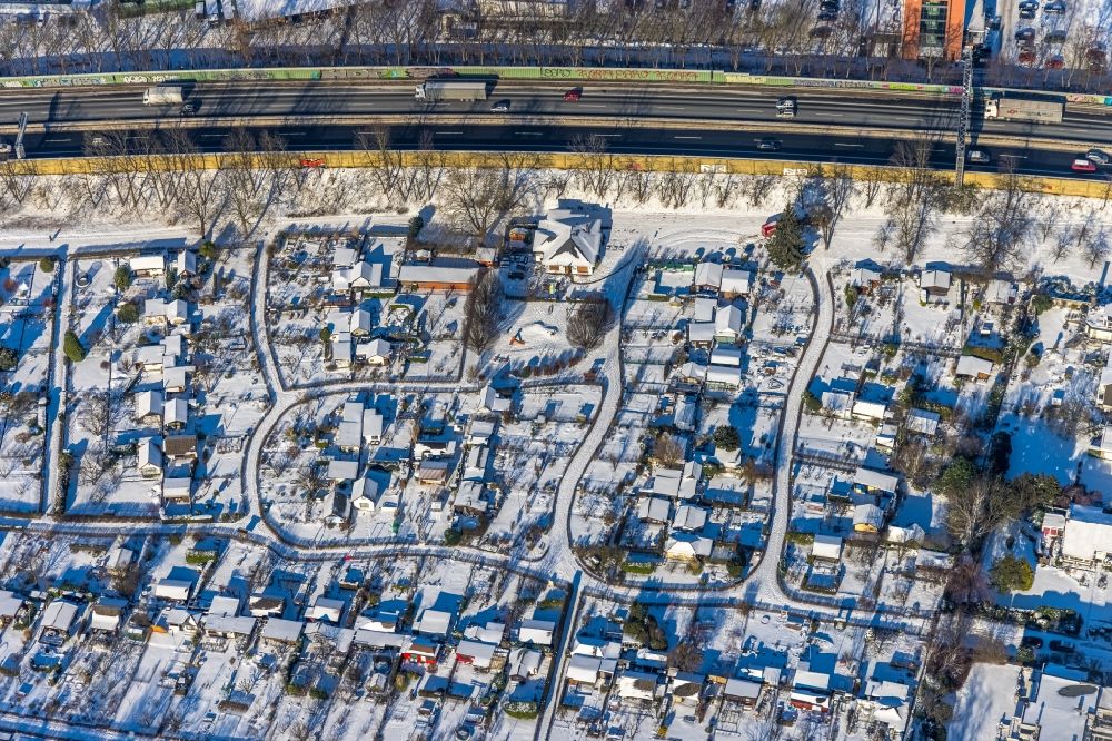 Aerial photograph Bochum - Wintry snowy allotments gardens plots of the association - the garden colony on Bergstrasse in the district Grumme in Bochum at Ruhrgebiet in the state North Rhine-Westphalia, Germany