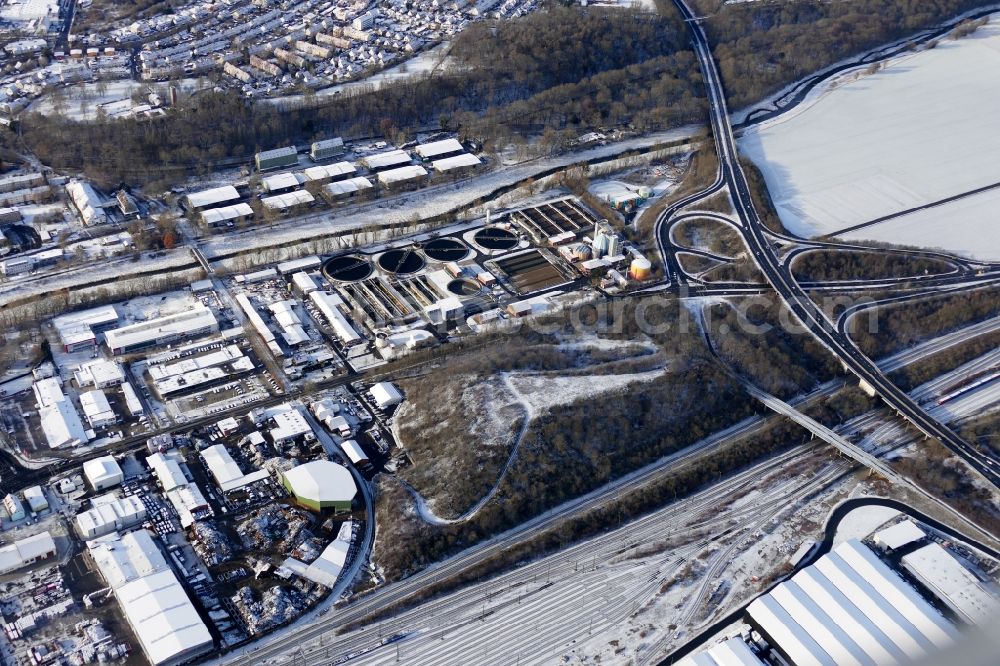 Aerial image Göttingen - Wintry snowy sewage works Basin and purification steps for waste water treatment in Goettingen in the state Lower Saxony, Germany