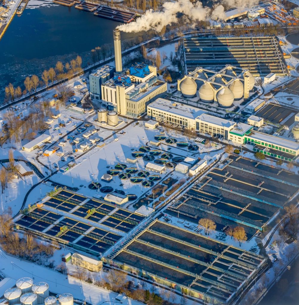 Aerial image Berlin - Wintry snowy sewage works Basin and purification steps for waste water treatment in the district Ruhleben in Berlin, Germany