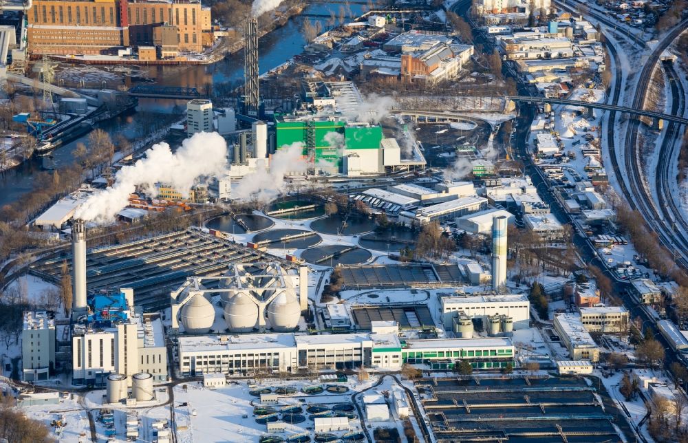 Aerial photograph Berlin - Wintry snowy sewage works Basin and purification steps for waste water treatment in the district Ruhleben in Berlin, Germany