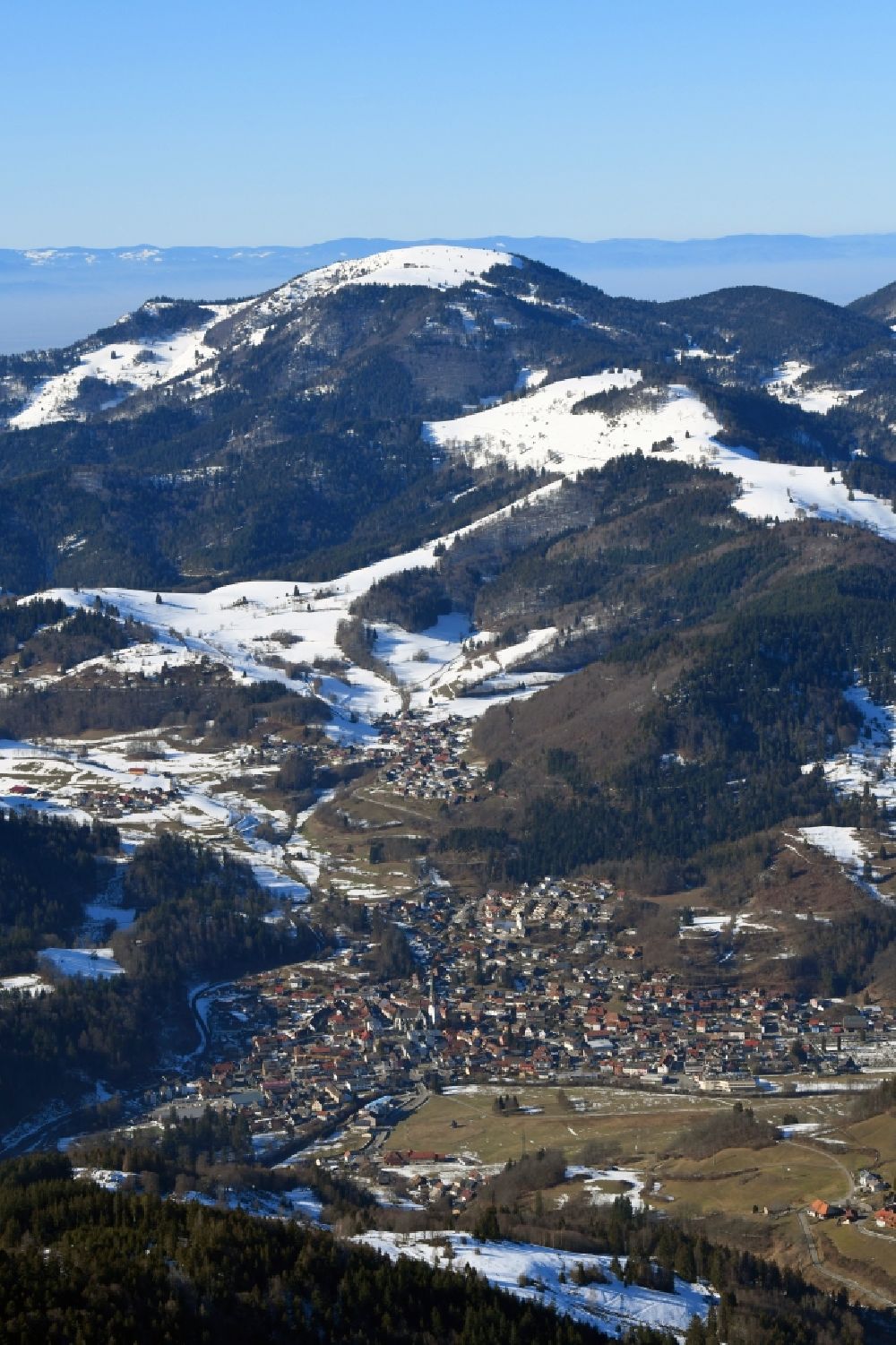 Aerial photograph Schönau im Schwarzwald - Wintry snowy mountains of the Black Forest with Belchen and city area of Schoenau in the Black Forest in the state Baden-Wurttemberg, Germany