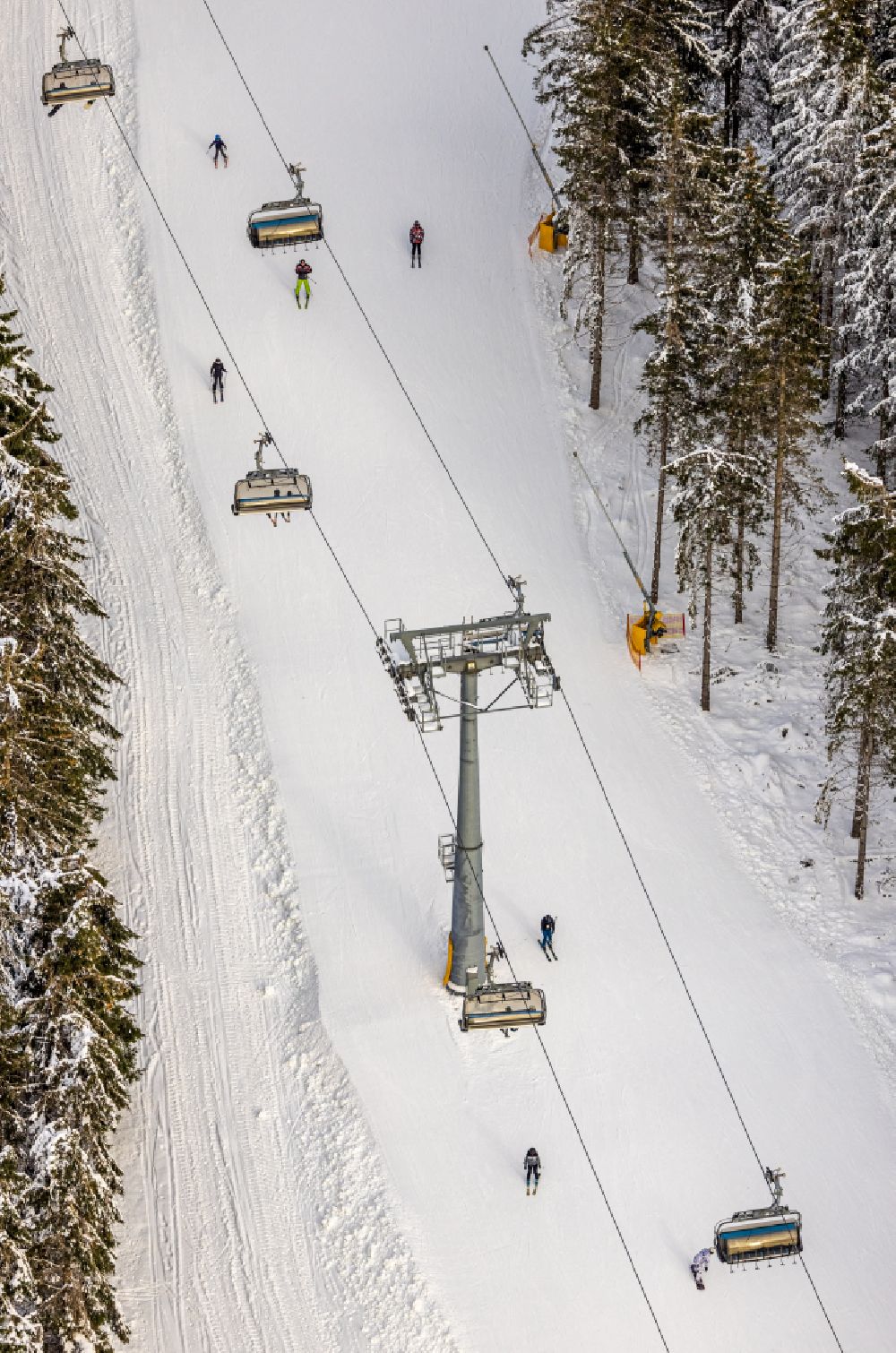 Aerial photograph Winterberg - Wintry snowy lift on Poppenberg in Winterberg at Sauerland in the state North Rhine-Westphalia, Germany
