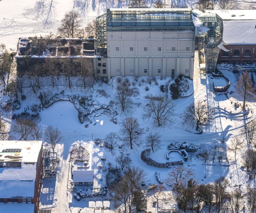 Hamm from the bird's eye view: Wintry snowy view of the Maximilianpark in Hamm at Ruhrgebiet in the state North Rhine-Westphalia