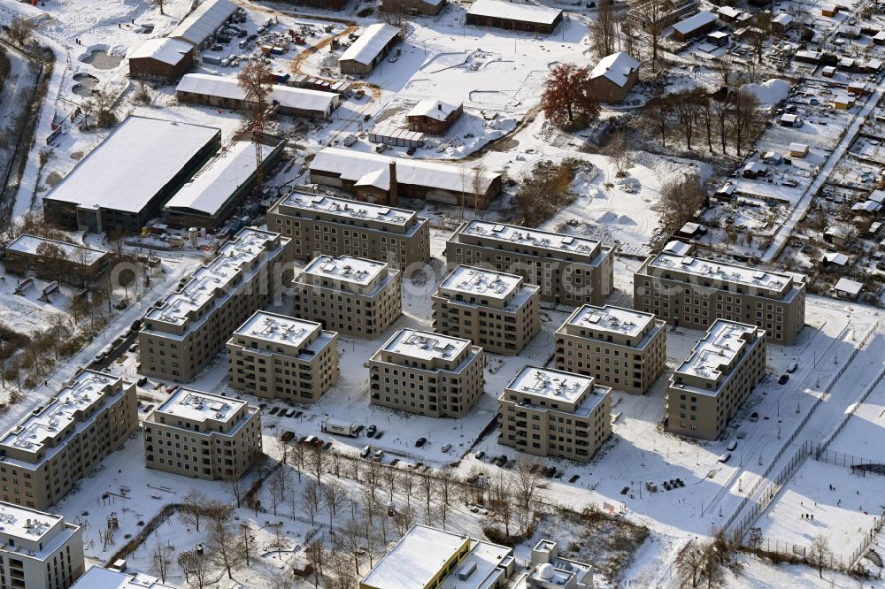Aerial photograph Berlin - Wintry snowy multi-family residential complex Stadtgut on street Alt-Hellersdorf - Havellaender Ring - Eva-Strittmatter-Strasse in the district Hellersdorf in Berlin, Germany